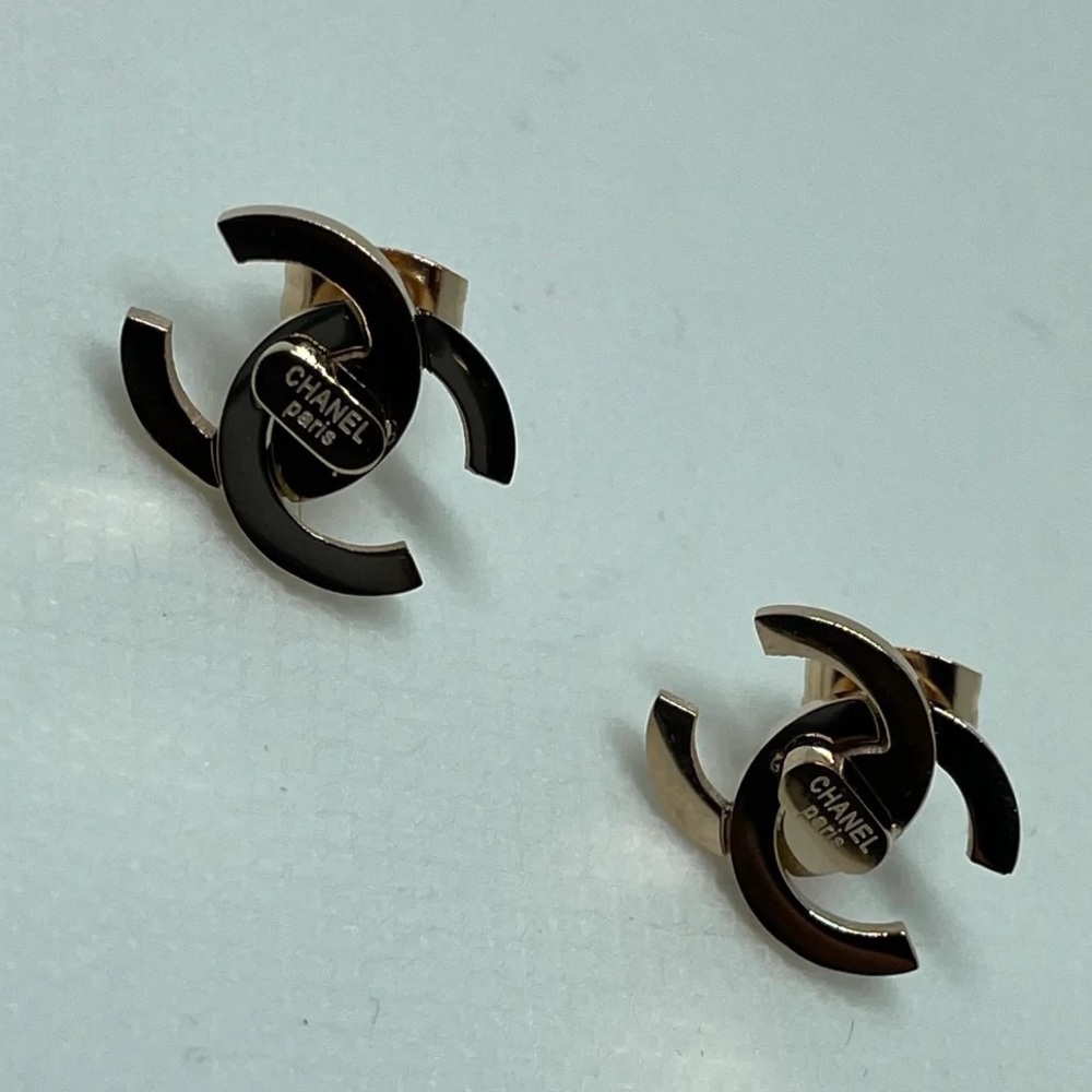 CC stud earrings